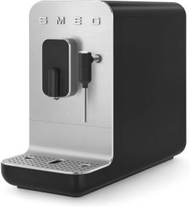 Smeg Espressomachine BCC02BLMEU Zwart Volautomatisch Melkopschuimer