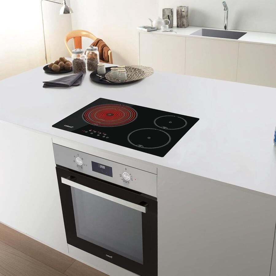 Corenia Keramische Kookplaat – Inductiekookplaat – Glaskeramische Kookplaat – Elektrische Kookplaat – Kookplaat Zwart – 3 High Light Zones – 9 Vermogensniveaus – 5 7 kW Vermogen – 60 cm Breedte