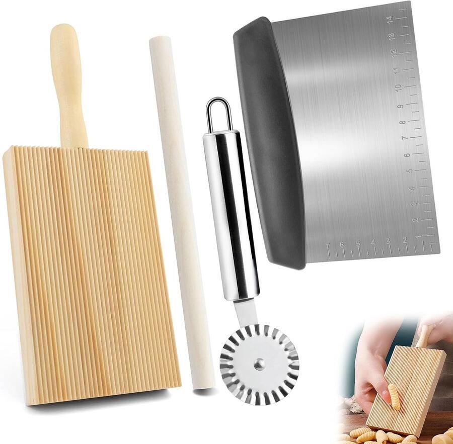 Bord houten pastaplank met houten stokjes pasta bord voor het maken van gnocchi in noedelvorm met pasta snijwielen en deegschaaf