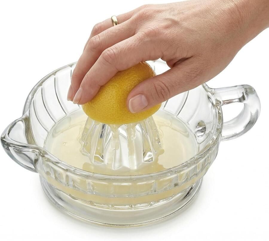 Citruspers voor in de keuken met handvat en schenktuit gemaakt van stevig glas geschikt voor het persen van vers sap koken en het maken van cocktails