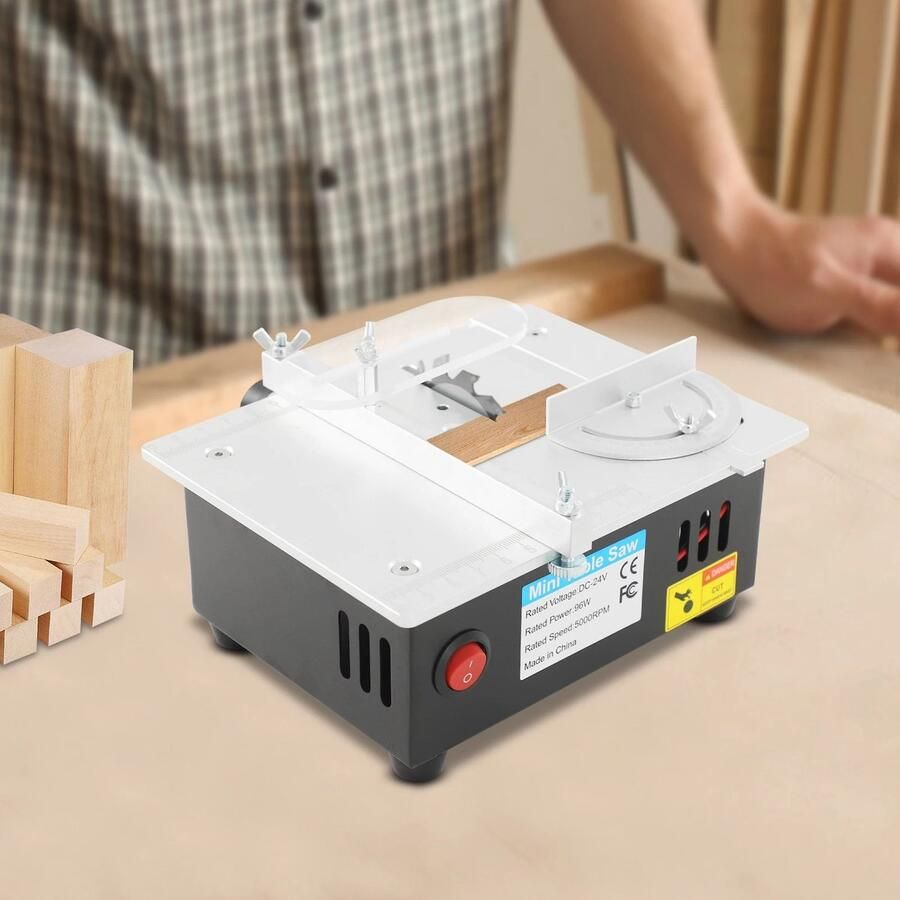 Dailygoods Mini-tafelzaag met 4 zaagbladen 7 snelheden verstelbaar kleine snijmachine 5000 RPM voor het snijden van PC