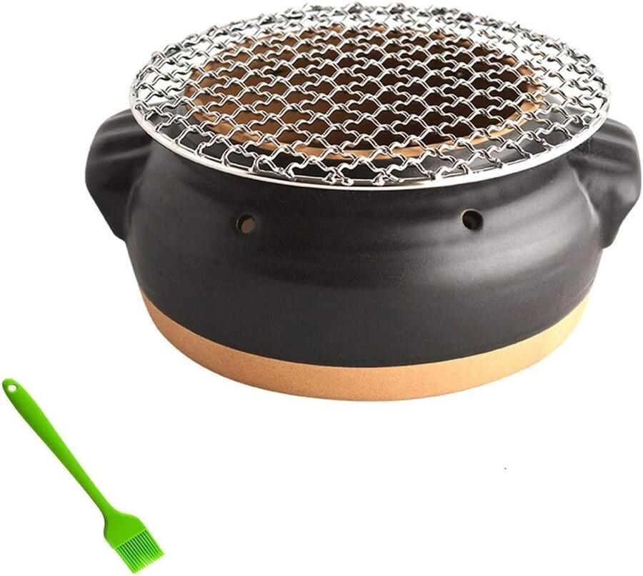 De oven. BBQ-oven Huishoudelijke houtskoolbarbecue Kleine binnen-buitenkachel Baknet Koreaanse draagbare houtskoolkleigrill