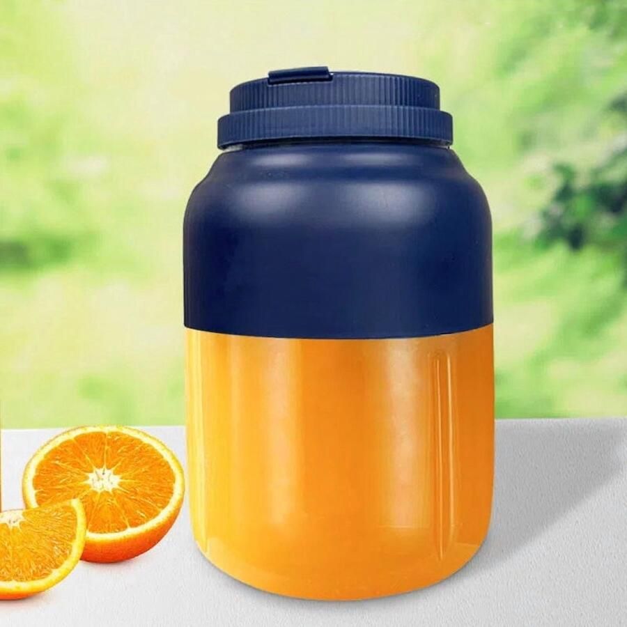 Draagbare oplaadbare sapcentrifuge met een inhoud van 1300 ml maakt snel smoothies heeft een krachtige ijsvergruizer is een handige reis-sapcentrifuge met grote capaciteit en een oplaadbare persoonlijke blender via USB