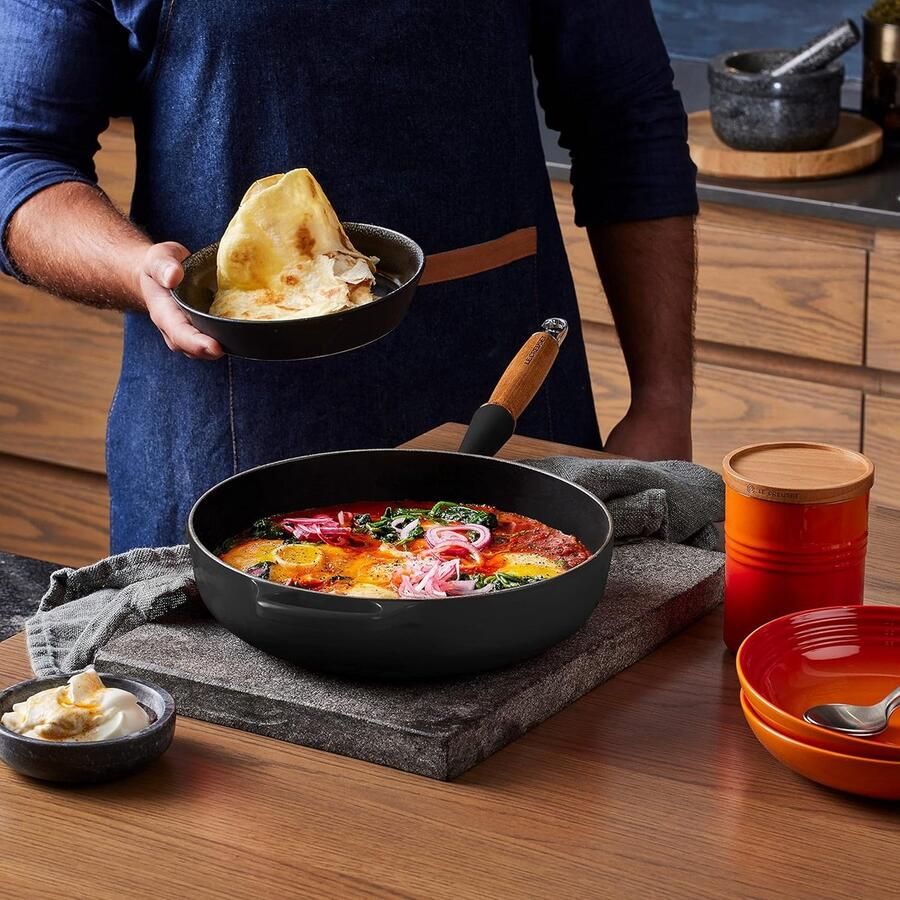 Gietijzeren Braadpan Houten Handvat Langzaam Garen Gelijkmatige Warmte 28 cm Matzwart