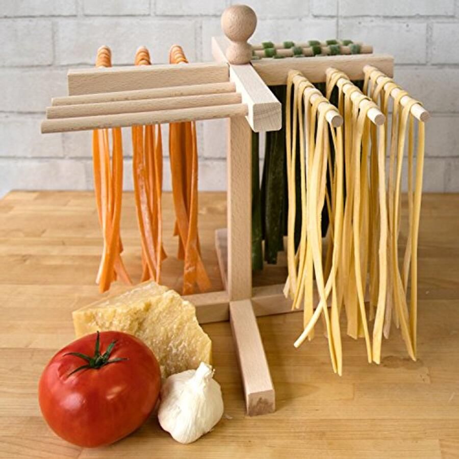 Houten deegroller en pastadroger Perfect voor homemade pasta