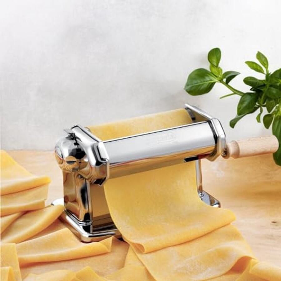 Klassieke pastamachine voor vers gemaakte pasta met handmatige bladersnijder