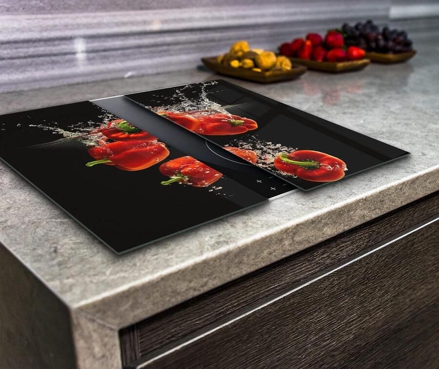 Kookplaat Cover Inductie elektrisch fornuis snijplank gehard glas rode paprika's op de zwarte achtergrond set van 2 Va Art Glass (2x breed 30 x hoogte 52 cm)