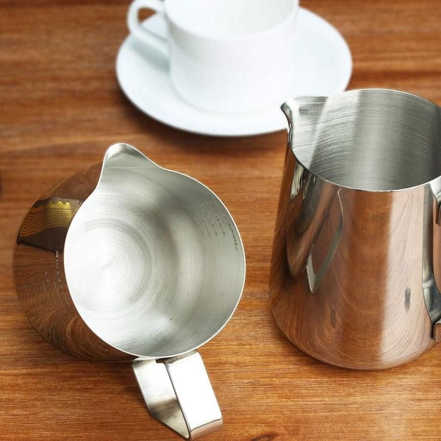 Melkopschuimer Klein Opschuimkan Koffie Kunst Druppelloze Tuit 100 ml Zilverkleurig