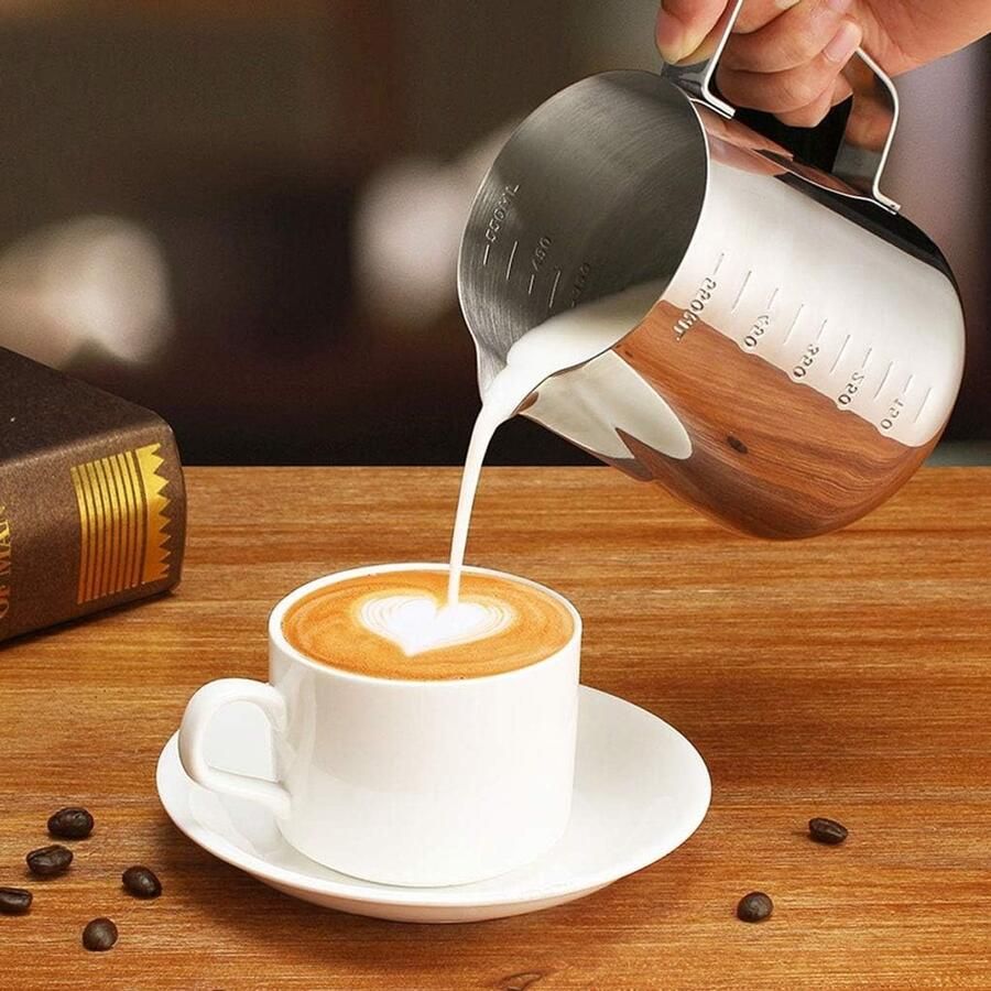 Melkopschuimer Klein Opschuimkan Koffie Kunst Druppelloze Tuit 100 ml Zilverkleurig