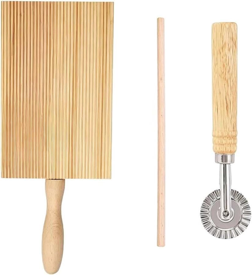 Plank met deegsnijder en stokje voor macaroni ravioli pastamachine handmatige pastamachine verse pastamachine houten plank keukengerei voor authentieke maaltijden thuis