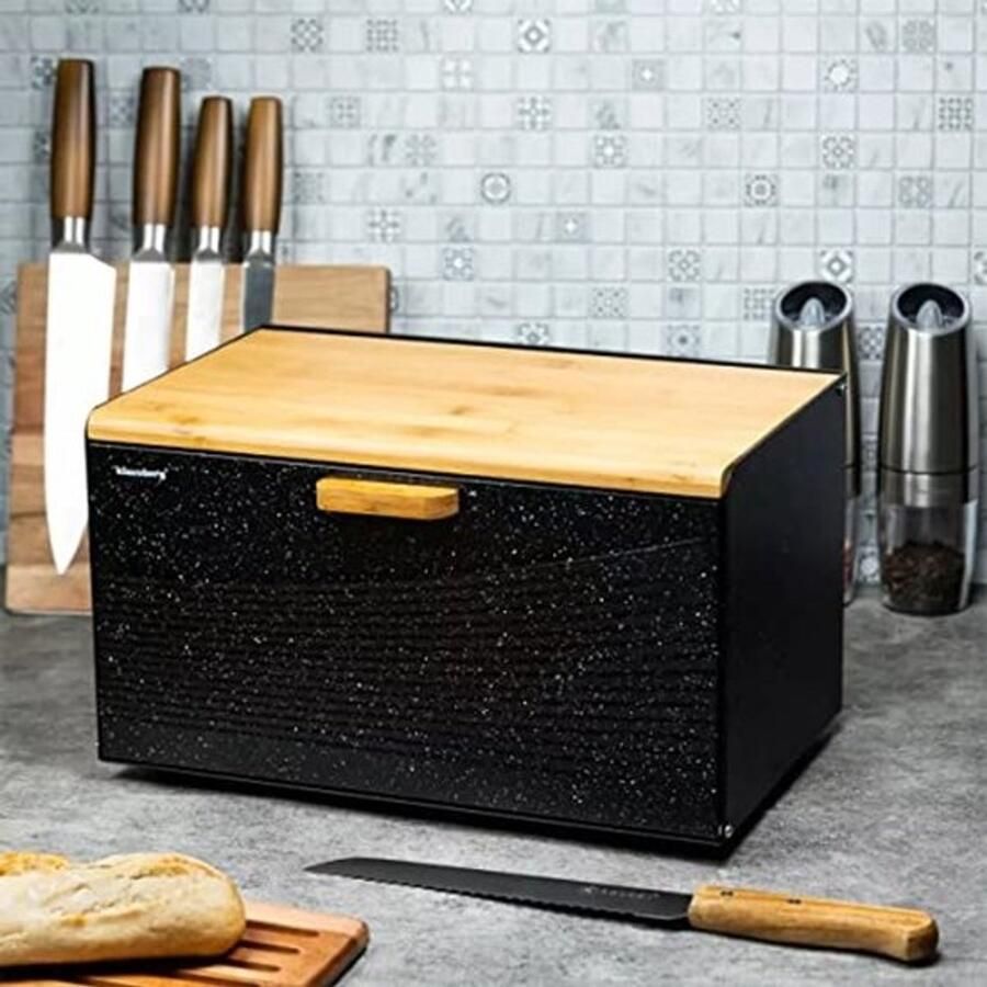 Ruime houten broodtrommel met roestvrijstalen accenten Elegant en functioneel