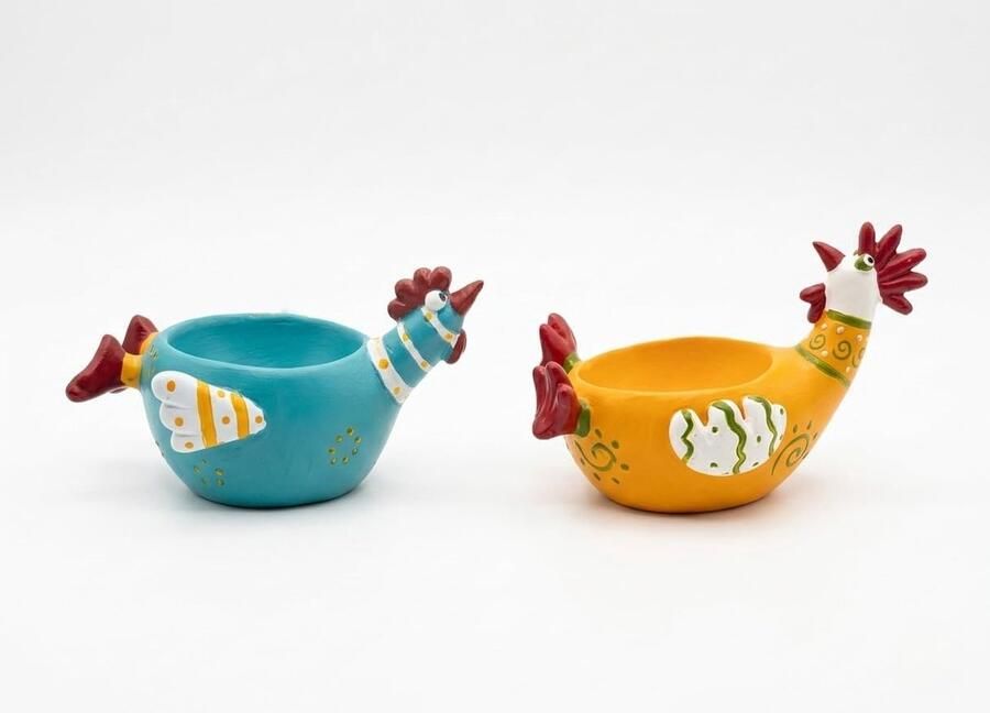 Set van 2 eierdopjes kip decoratieve eierhouders van polyhars grappige kippenfiguren voor ontbijttafel en Pasen handbeschilderd en kleurrijk in blauw en geel landelijke stijl