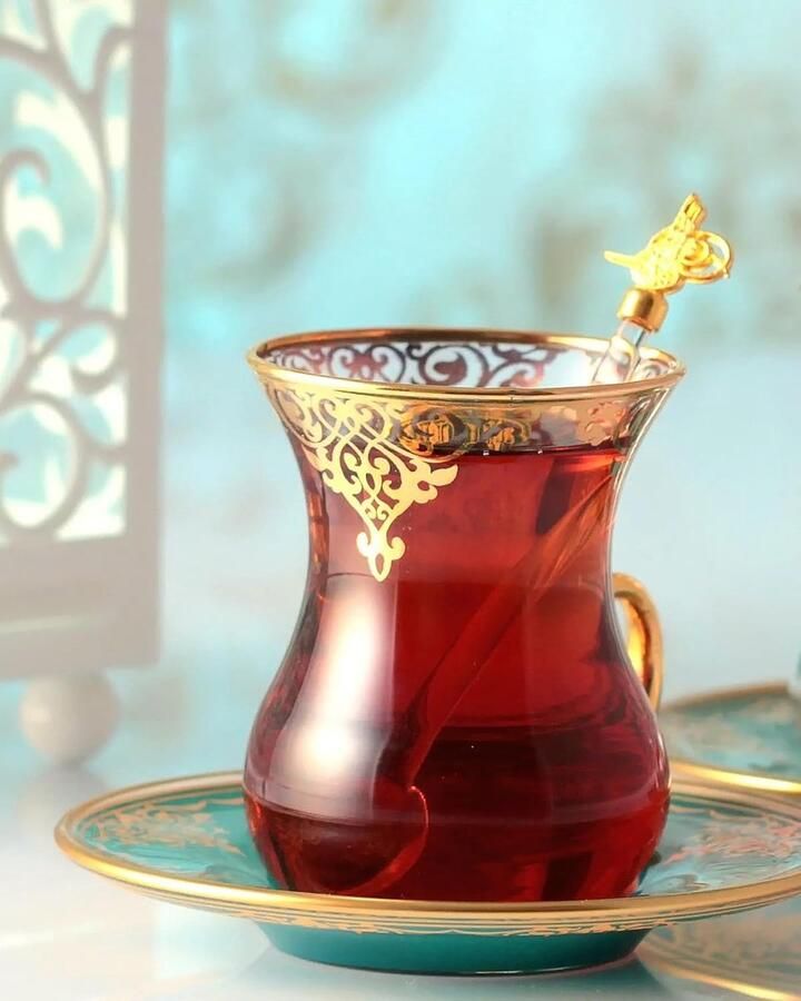 Set van 6 vintage Arabische Turkse theekopjes in goudgeel patroon Istikan kopjes met handvat elegante serveerbekers voor speciale gasten stijlvolle glazen bekers met patroon voor restaurants