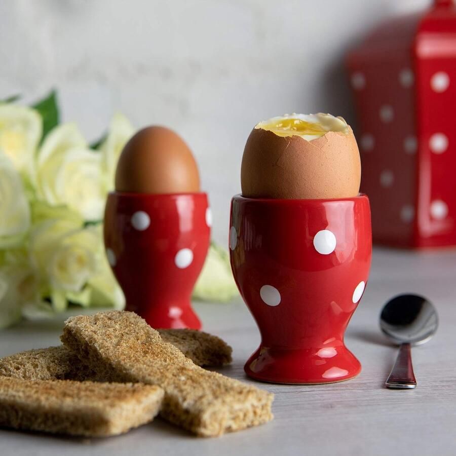 To Cottage Set van 2 Rood en Wit Polka Dot Stippen Handgemaakt Handgeschilderd Keramiek Eierdopjes Voor Harde Zachtgekookte Eieren