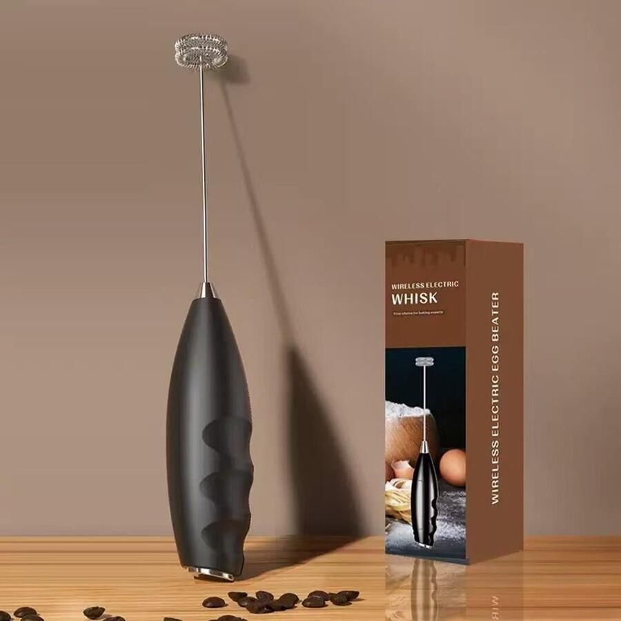 Zwarte elektrische melkopschuimer enkel roerhulp draadloze mini mixer voor koffie eiwit en milkshakes zonder batterij