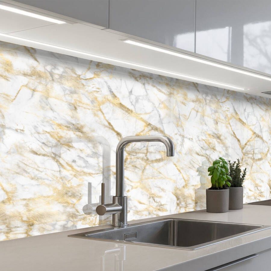KitchenYeah Keuken achterwand 200x80 cm Spatscherm zelfklevend Marmer Wit Expressief Goudaccenten Muurbeschermer Spatwand fornuis