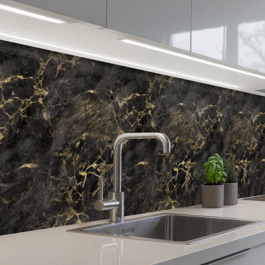 KitchenYeah Keuken achterwand 400x80 cm Spatscherm zelfklevend Zwart Marmer print Goud Nerf Muurbeschermer Spatwand fornuis