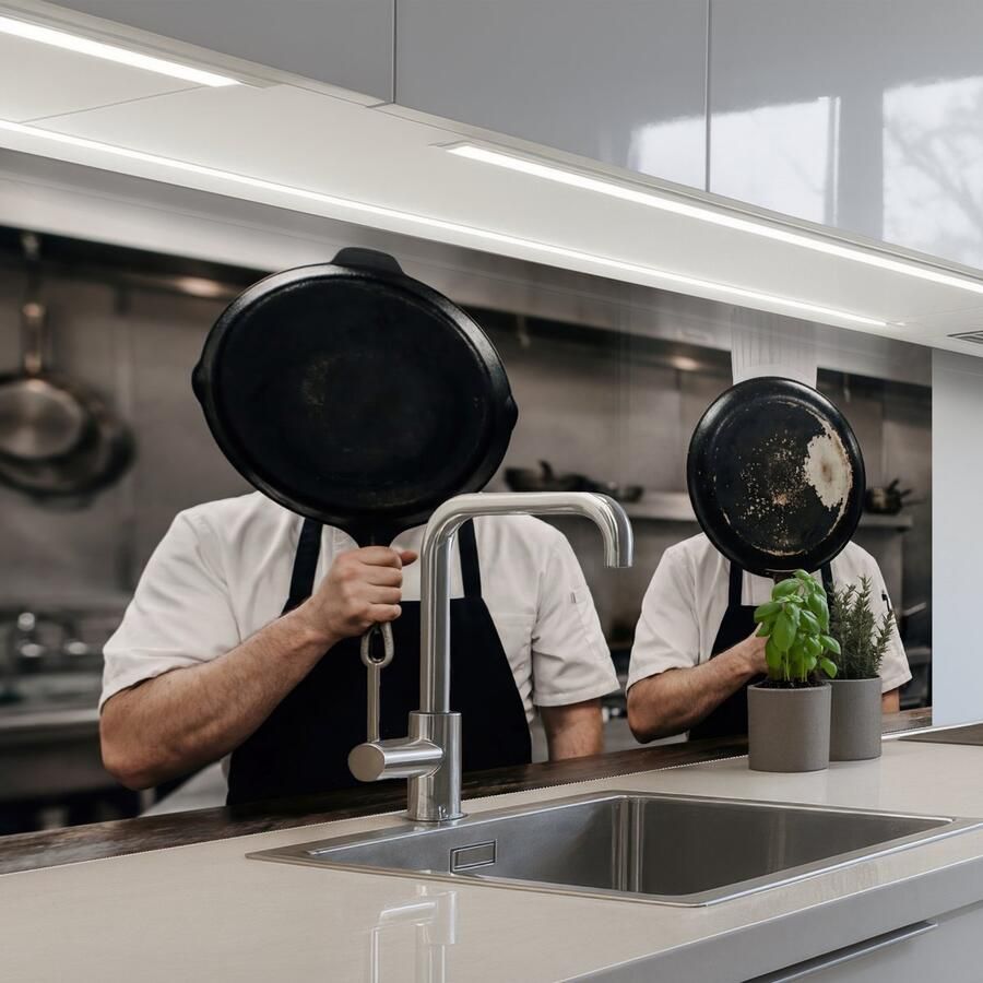 KitchenYeah Keuken achterwand 100x60 cm Spatscherm zelfklevend Koks Koekenpannen Keuken Muurbeschermer Spatwand fornuis