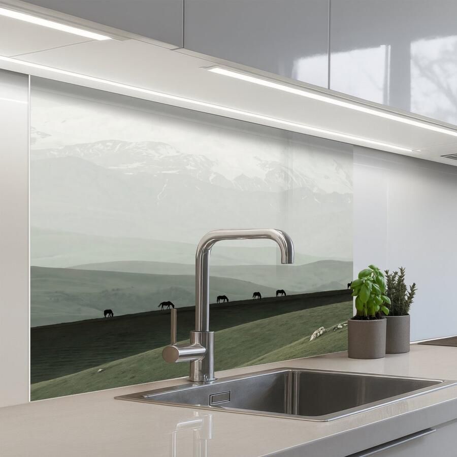 KitchenYeah Keuken achterwand 100x80 cm Spatscherm zelfklevend Grijs Berg Paarden Muurbeschermer Spatwand fornuis