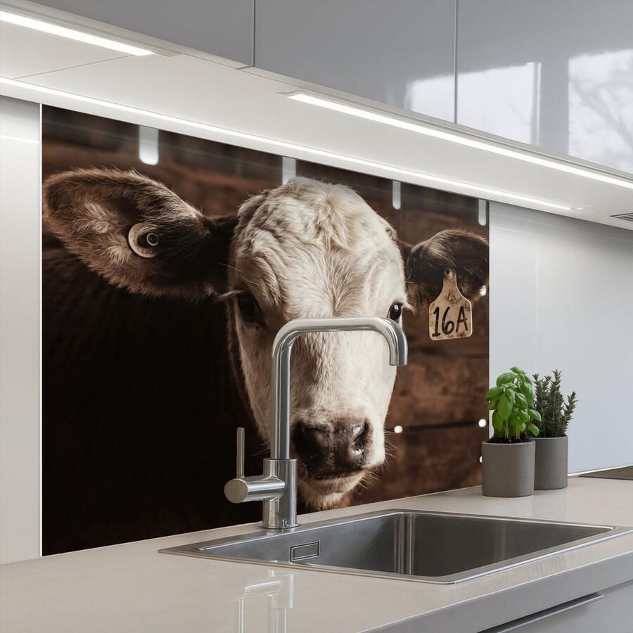 KitchenYeah Keuken achterwand 100x80 cm Spatscherm zelfklevend Kalf Oormerk Houten stal Muurbeschermer Spatwand fornuis
