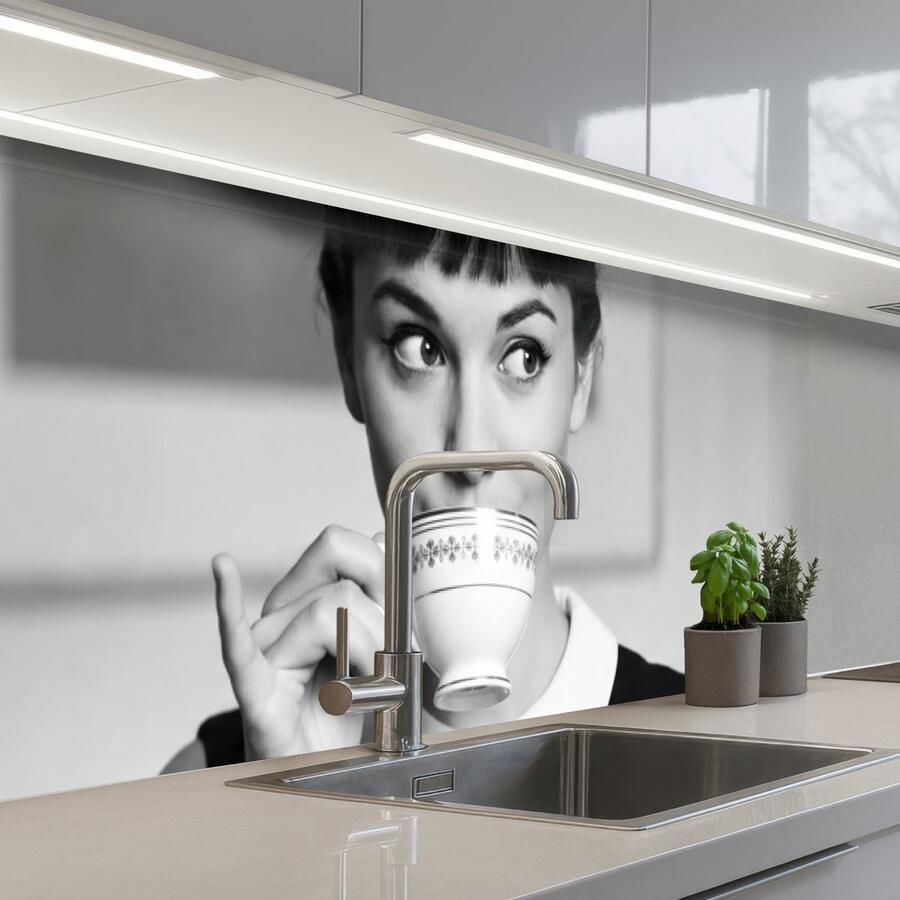 KitchenYeah Keuken achterwand 400x80 cm Spatscherm zelfklevend Portret Thee Vrouw Muurbeschermer Spatwand fornuis