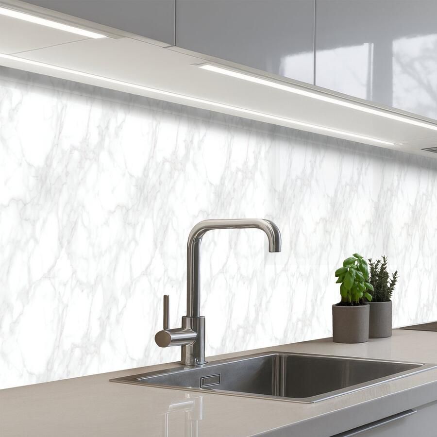 KitchenYeah Keuken achterwand 450x60 cm Spatscherm zelfklevend Minimalistisch Wit Grijze aders Muurbeschermer Spatwand fornuis