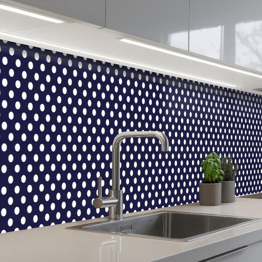 KitchenYeah Keuken achterwand 500x60 cm Spatscherm zelfklevend Oceaan Stippen Blauw Wit Muurbeschermer Spatwand fornuis