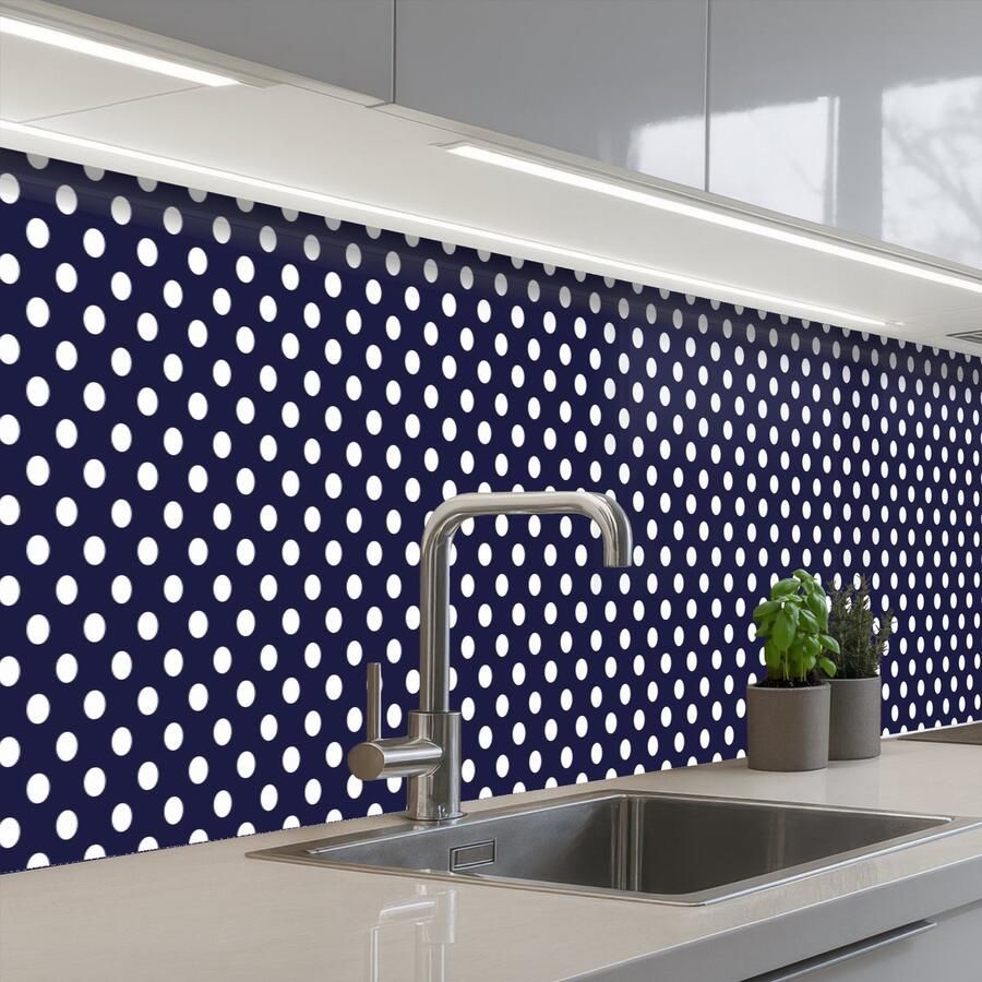 KitchenYeah Keuken achterwand 500x80 cm Spatscherm zelfklevend Oceaan Stippen Blauw Wit Muurbeschermer Spatwand fornuis