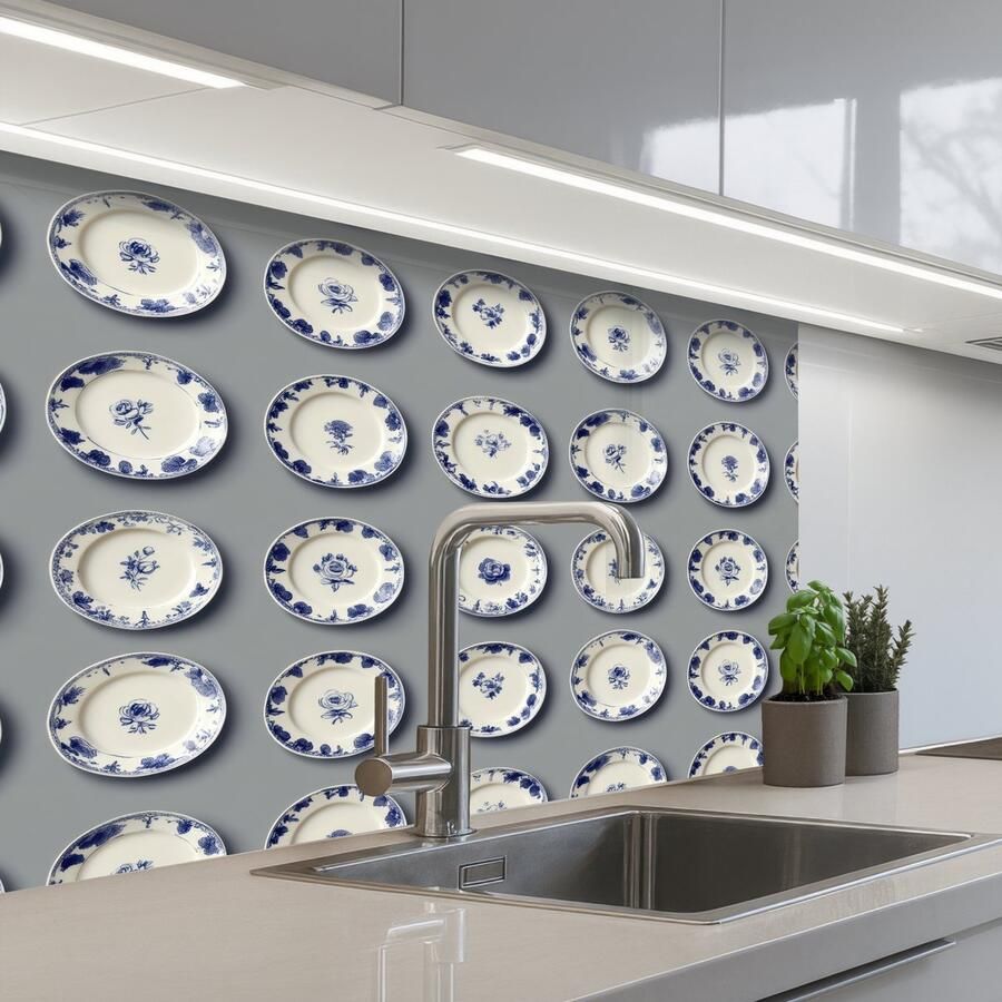 KitchenYeah Keuken achterwand 80x60 cm Spatscherm zelfklevend Borden Bloemen Blauw Wit Muurbeschermer Spatwand fornuis