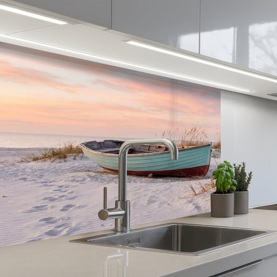 KitchenYeah Keuken achterwand 80x60 cm Spatscherm zelfklevend Rustiek Roeiboot Zandstrand Muurbeschermer Spatwand fornuis
