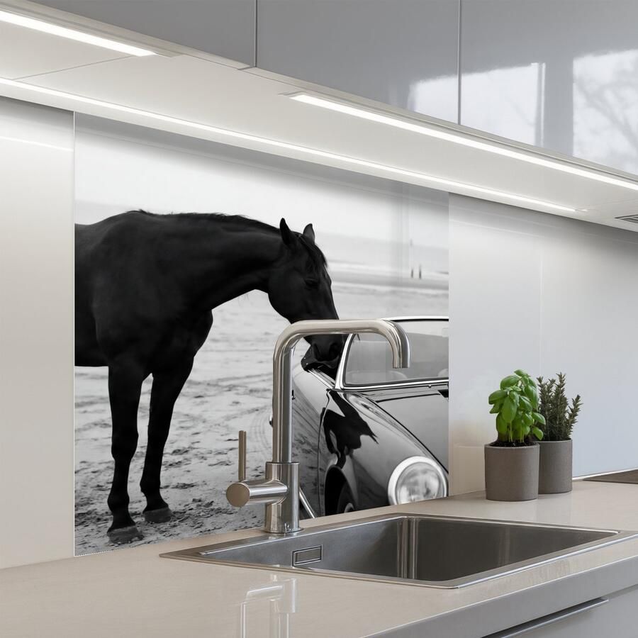 KitchenYeah Keuken achterwand 80x80 cm Spatscherm zelfklevend Paard Auto Zwart Wit Muurbeschermer Spatwand fornuis
