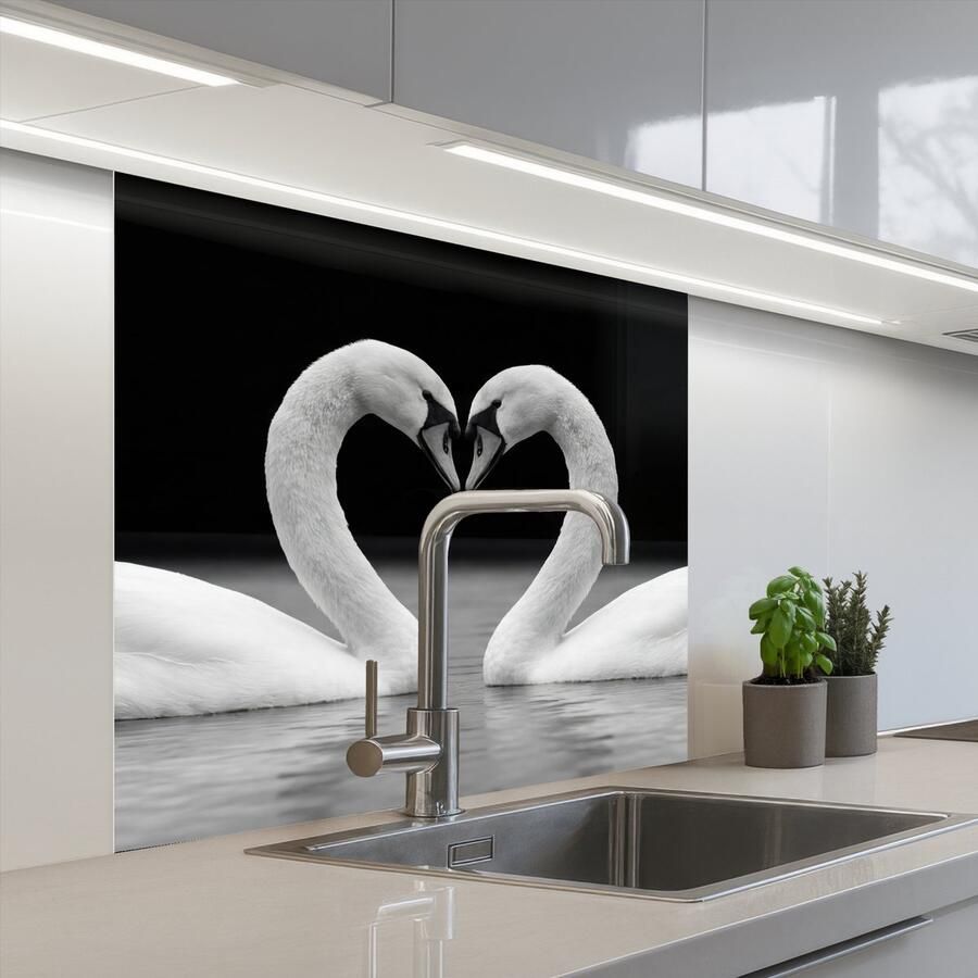 KitchenYeah Keuken achterwand 80x80 cm Spatscherm zelfklevend Zwanen Hart Zwart Wit Muurbeschermer Spatwand fornuis