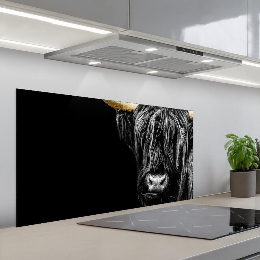 KitchenYeah Spatscherm 100x50 cm Zelfklevende achterwand Schotse hooglander Goud Vacht Dieren Koe Keuken muurbeschermer Spatwand fornuis