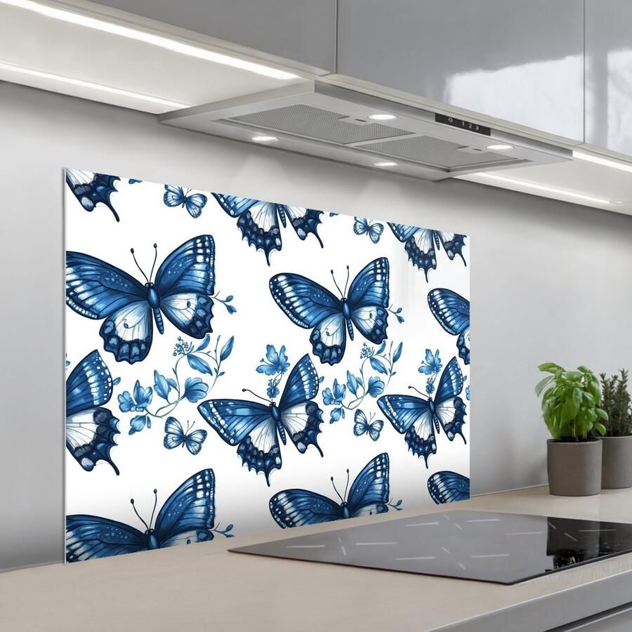 KitchenYeah Spatscherm 100x65 cm Zelfklevende achterwand Blauw Vlinders Bloemen Wit Keuken muurbeschermer Spatwand fornuis