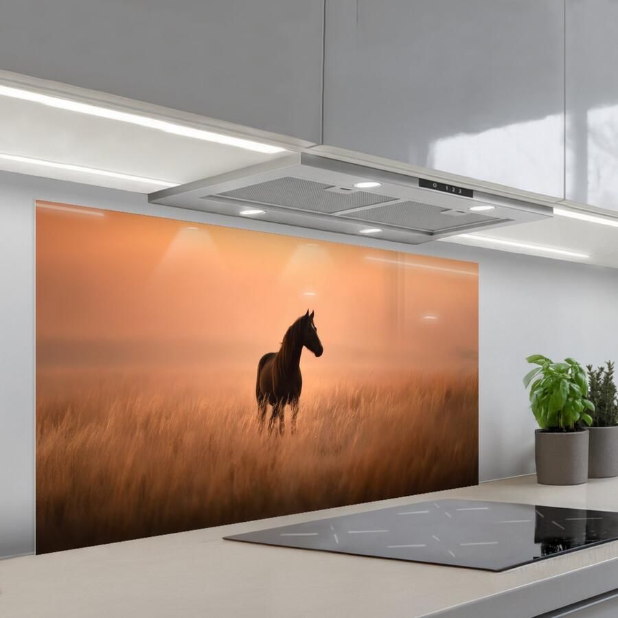KitchenYeah Spatscherm 120x60 cm Zelfklevende achterwand Paard Grasveld Zonsondergang Keuken muurbeschermer Spatwand fornuis