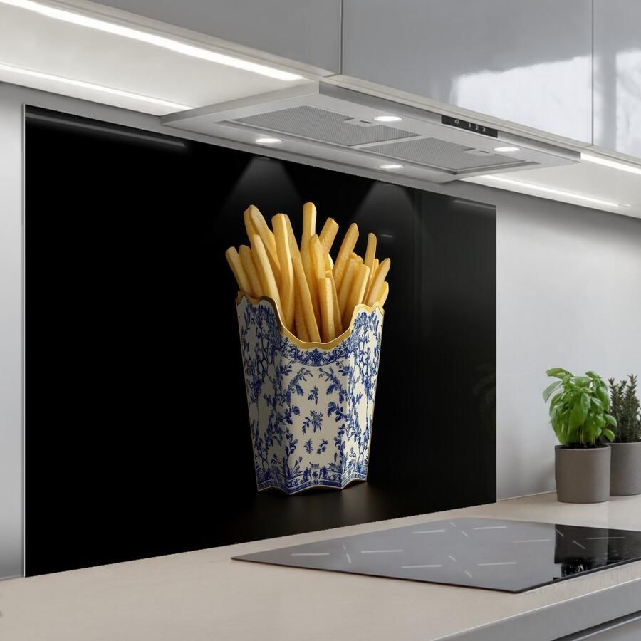 KitchenYeah Spatscherm 120x80 cm Zelfklevende achterwand Friet Porselein Delfts blauw Eten Keuken muurbeschermer Spatwand fornuis