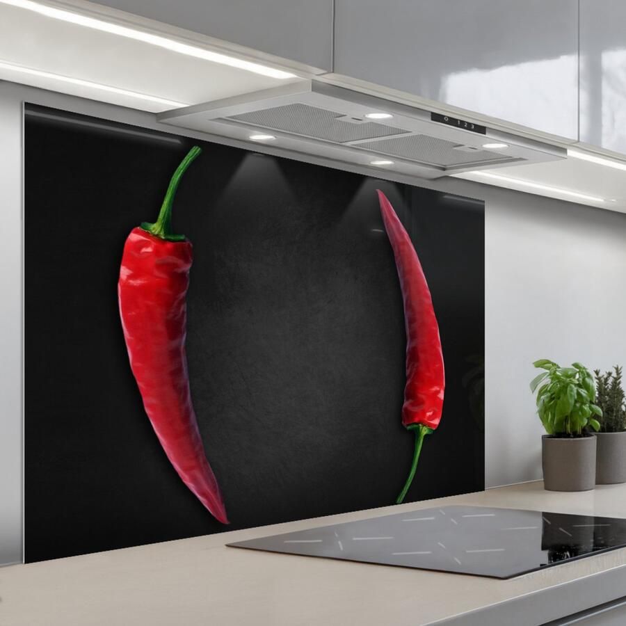 KitchenYeah Spatscherm 120x80 cm Zelfklevende achterwand Rode peper Specerij Chili Zwart Keuken muurbeschermer Spatwand fornuis