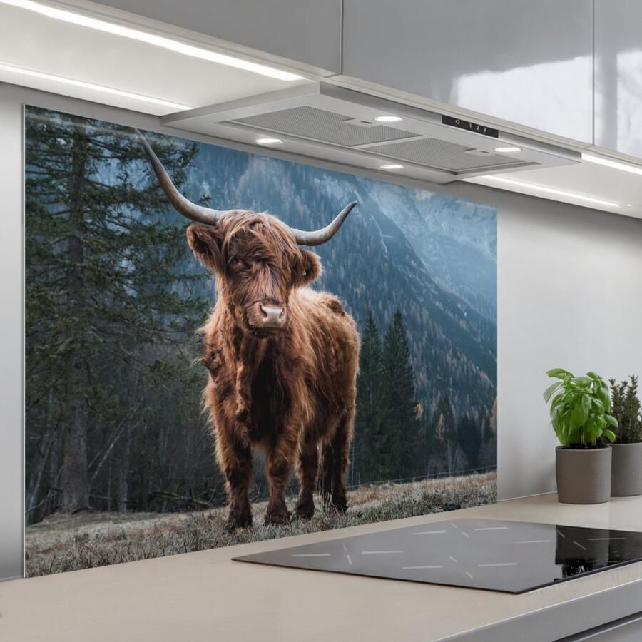 KitchenYeah Spatscherm 120x80 cm Zelfklevende achterwand Schotse hooglander Berg Landschap Bomen Koe Natuur Keuken muurbeschermer Spatwand fornuis - Foto 1