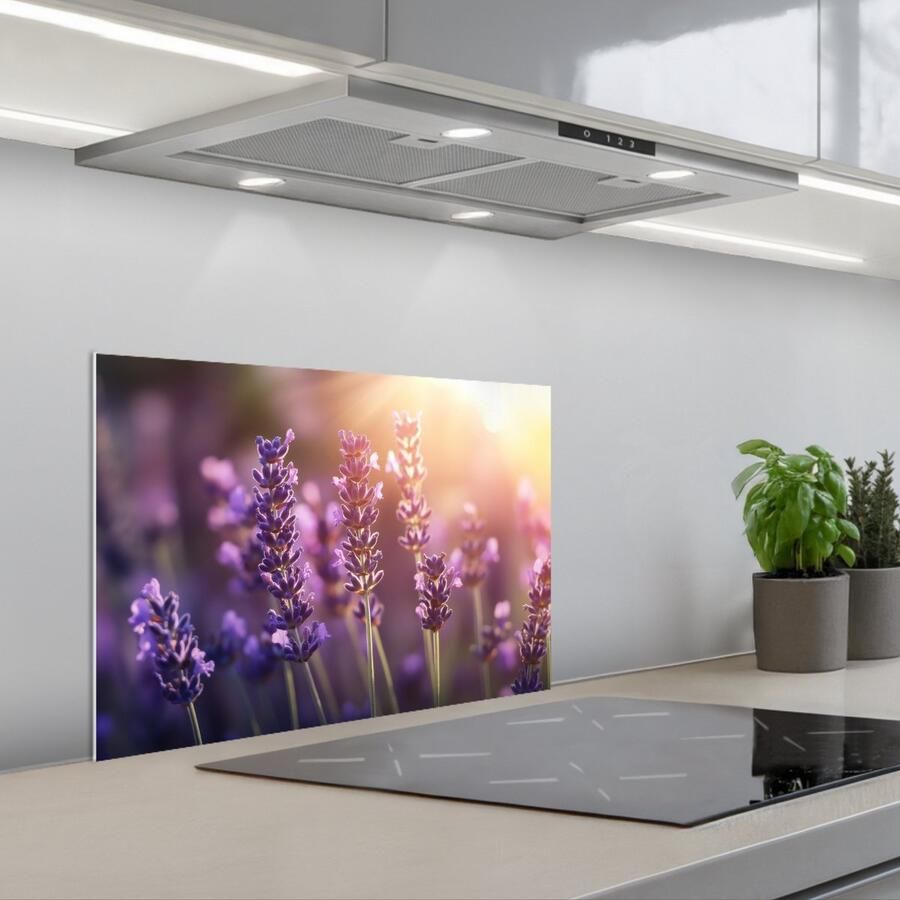 KitchenYeah Spatscherm 60x40 cm Zelfklevende achterwand Lavendelbloemen Paars Zonlicht Keuken muurbeschermer Spatwand fornuis