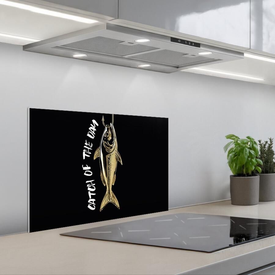KitchenYeah Spatscherm 60x40 cm Zelfklevende achterwand Vis Zwart Goud Tekst Keuken muurbeschermer Spatwand fornuis