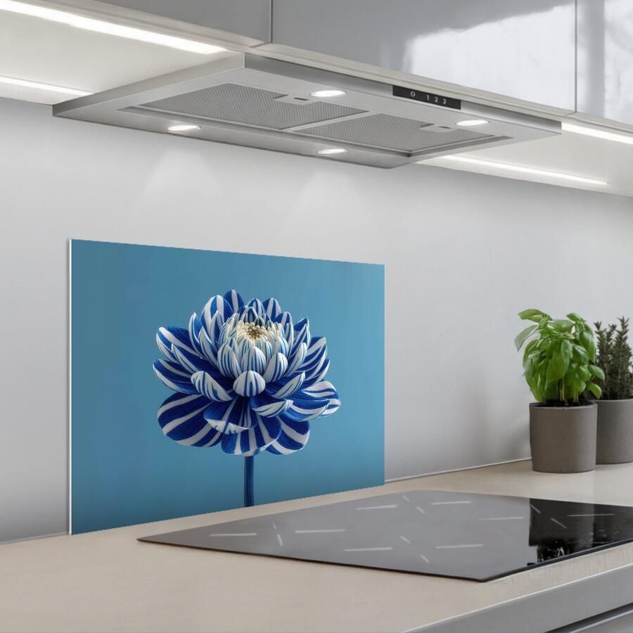 KitchenYeah Spatscherm 60x45 cm Zelfklevende achterwand Bloem Blauw Bloemblaadjes Streepjes Keuken muurbeschermer Spatwand fornuis