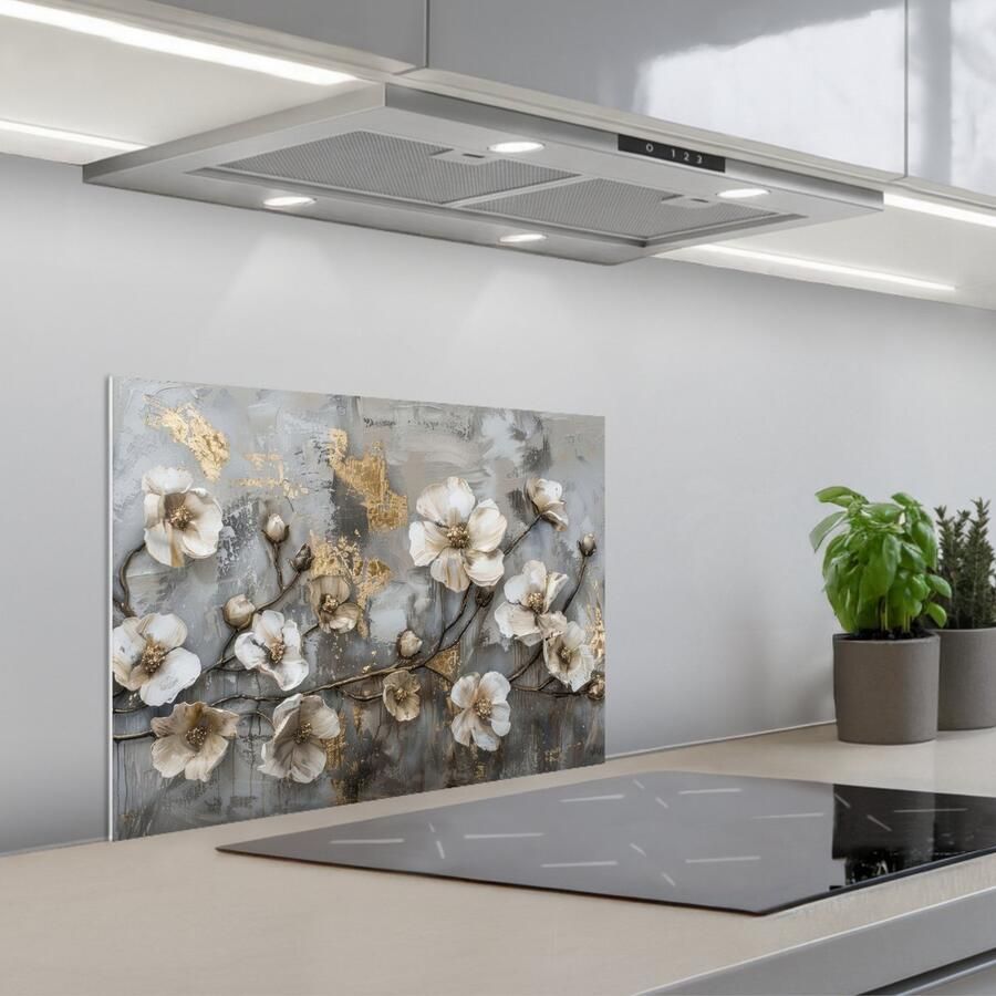 KitchenYeah Spatscherm 60x45 cm Zelfklevende achterwand Bloemen Wit Grijs Goud Luxe Keuken muurbeschermer Spatwand fornuis