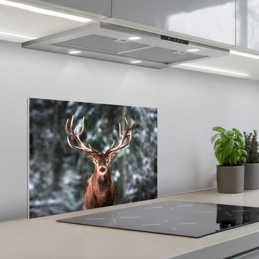 KitchenYeah Spatscherm 60x45 cm Zelfklevende achterwand Hert Winter Sneeuw Bos Natuur Dier Keuken muurbeschermer Spatwand fornuis - Foto 1