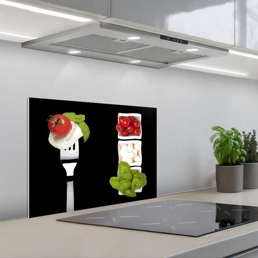 KitchenYeah Spatscherm 60x45 cm Zelfklevende achterwand Kruiden Tomaat Mozzarella Caprese Keuken muurbeschermer Spatwand fornuis
