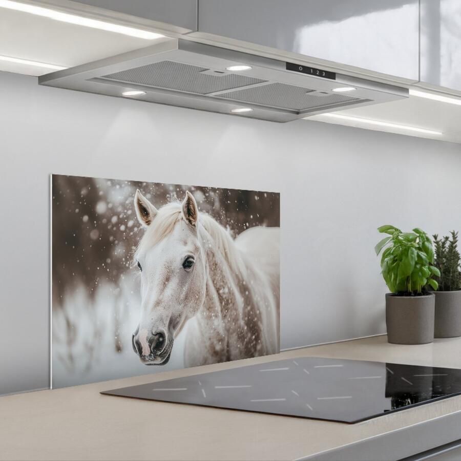 KitchenYeah Spatscherm 60x45 cm Zelfklevende achterwand Paard Wit Winter Natuur Sneeuw Dieren Keuken muurbeschermer Spatwand fornuis