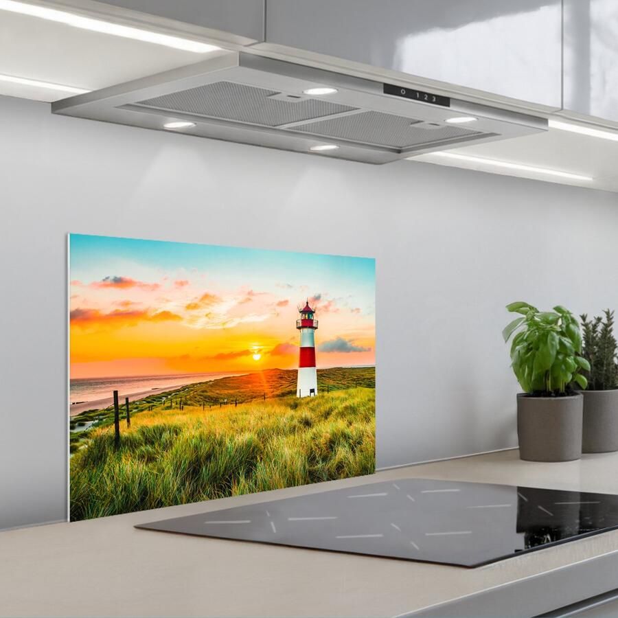 KitchenYeah Spatscherm 60x45 cm Zelfklevende achterwand Vuurtoren Natuur Zon Landschap Gras Strand Zee Keuken muurbeschermer Spatwand fornuis