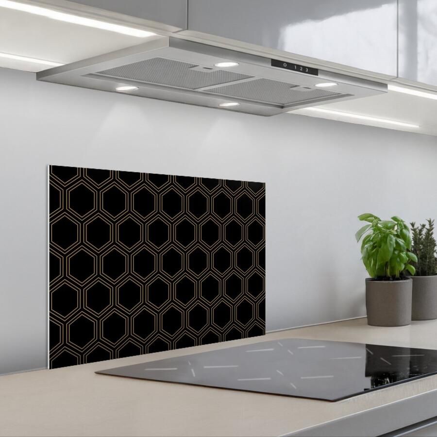 KitchenYeah Spatscherm 60x45 cm Zelfklevende achterwand Zwart Goud Zeshoek Keuken muurbeschermer Spatwand fornuis