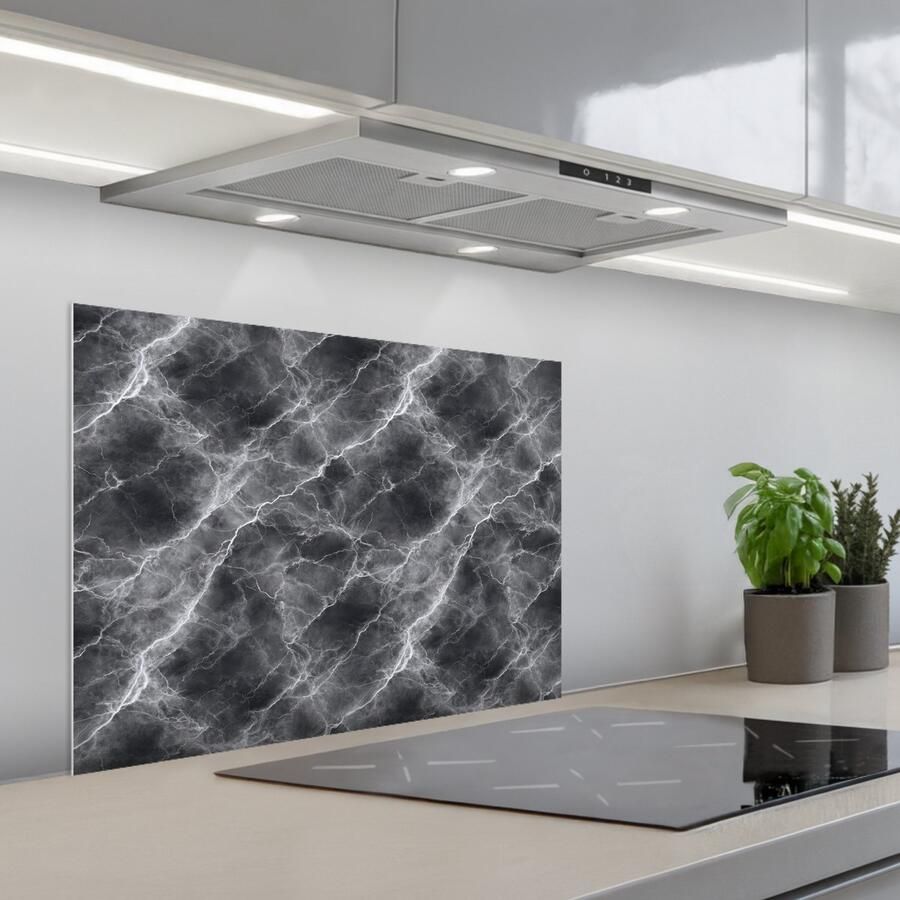 KitchenYeah Spatscherm 70x55 cm Zelfklevende achterwand Donkergrijs Bliksem Marmer print Keuken muurbeschermer Spatwand fornuis