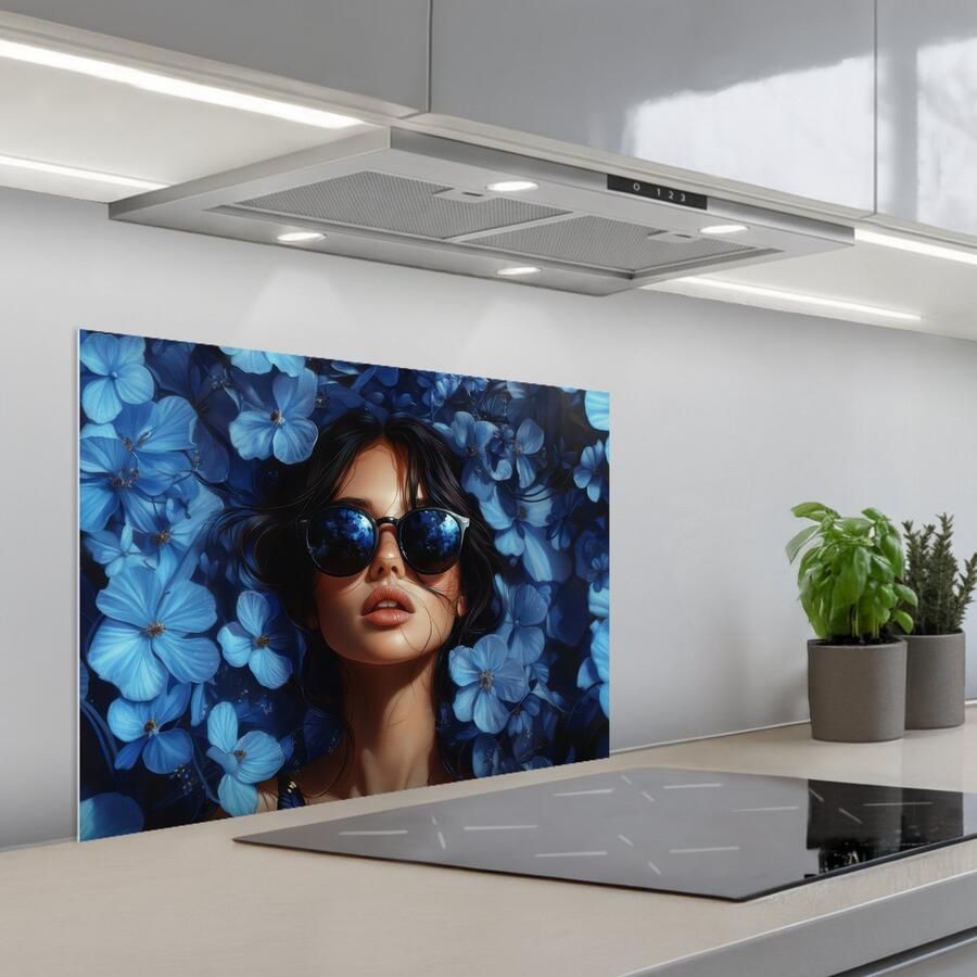KitchenYeah Spatscherm 70x55 cm Zelfklevende achterwand Vrouw Blauw Bloemen Vlinders Natuur Keuken muurbeschermer Spatwand fornuis