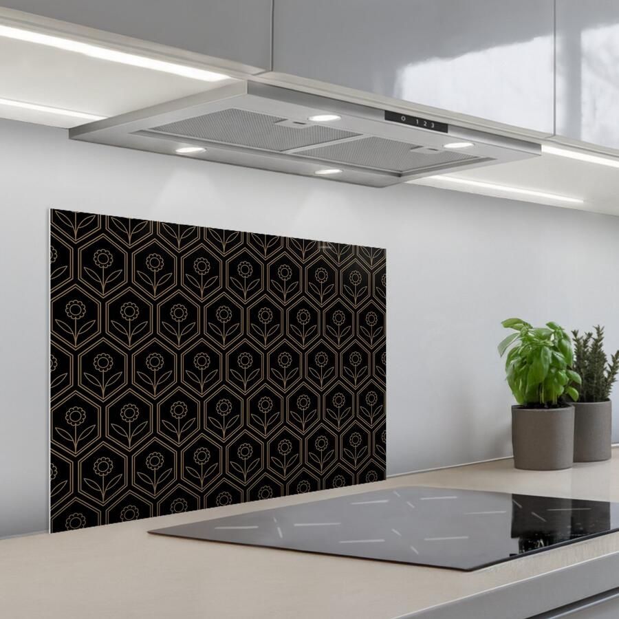 KitchenYeah Spatscherm 70x50 cm Zelfklevende achterwand Zeshoek Zwart Goud Bloem Keuken muurbeschermer Spatwand fornuis